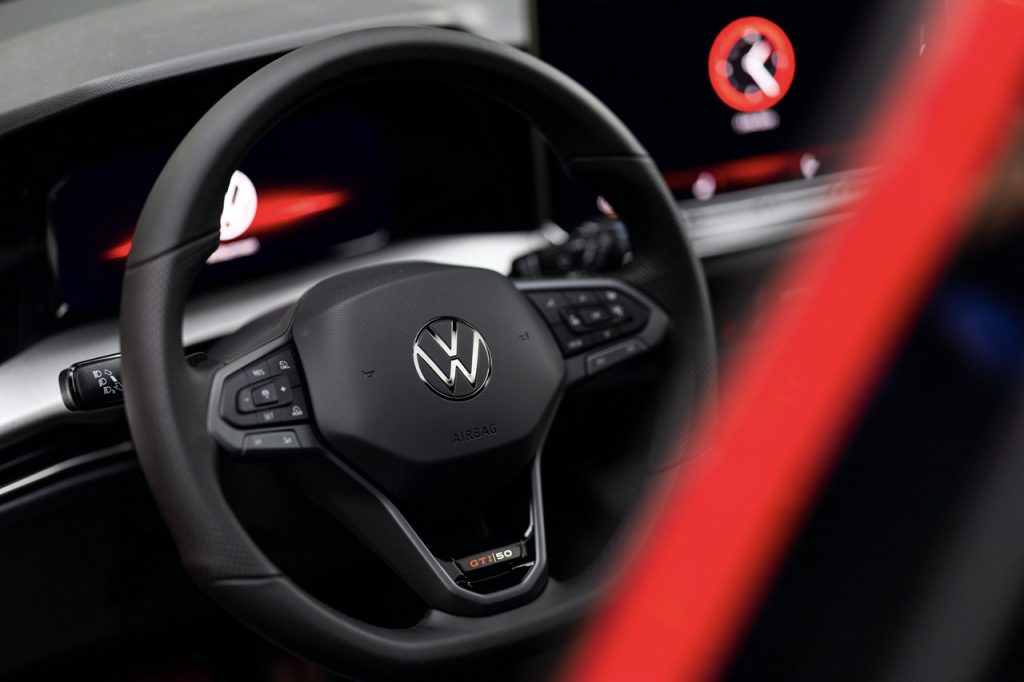 Volkswagen Meraikan Legasi GTI dengan Golf Paling Berkuasa Lagi: Golf GTI EDISI 50