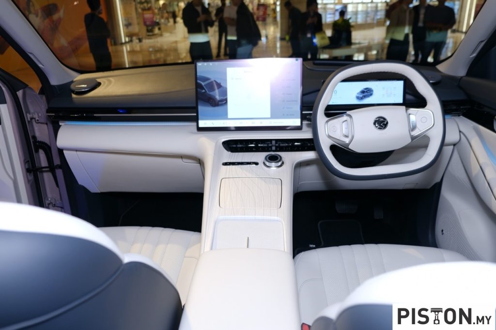 Proton e.MAS 7 Perkenalkan Warna Baharu dan Apple CarPlay!