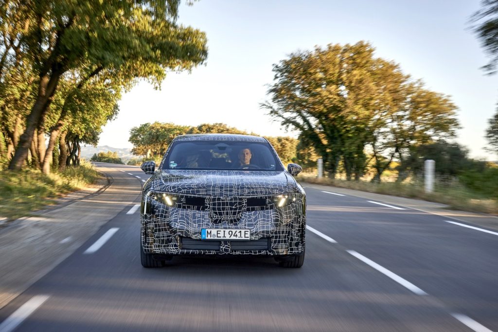BMW iX3 Ushers in Neue Klasse Era with Revolutionary Technology and Design