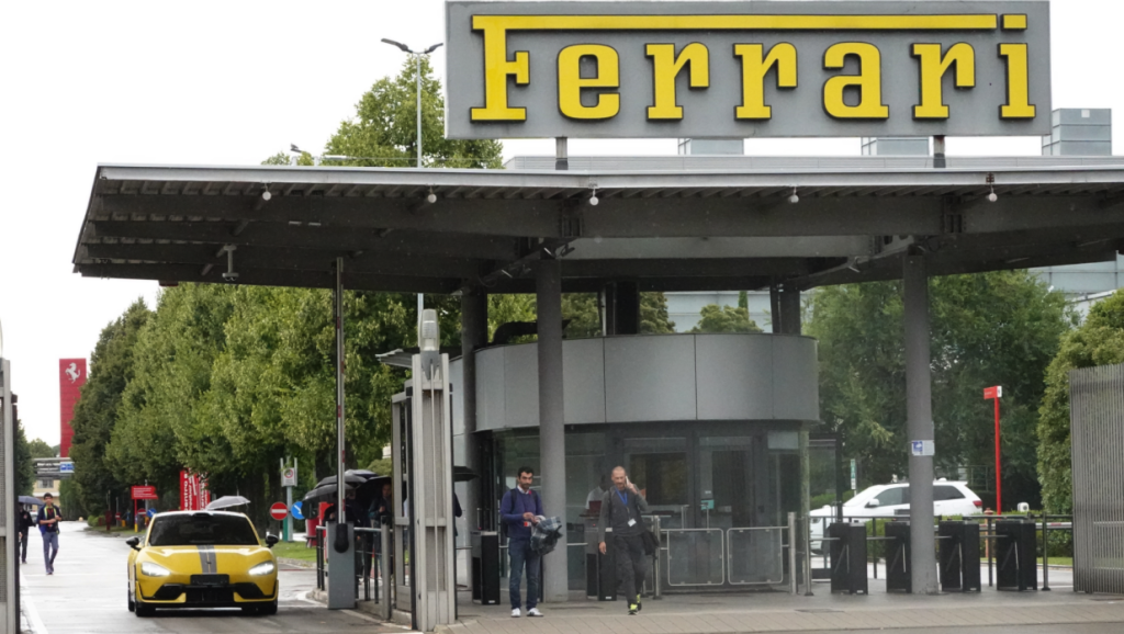 Kehadiran Xiaomi SU7 Ultra di Kilang Ferrari: Adakah Maranello Meninjau Arah Timur?