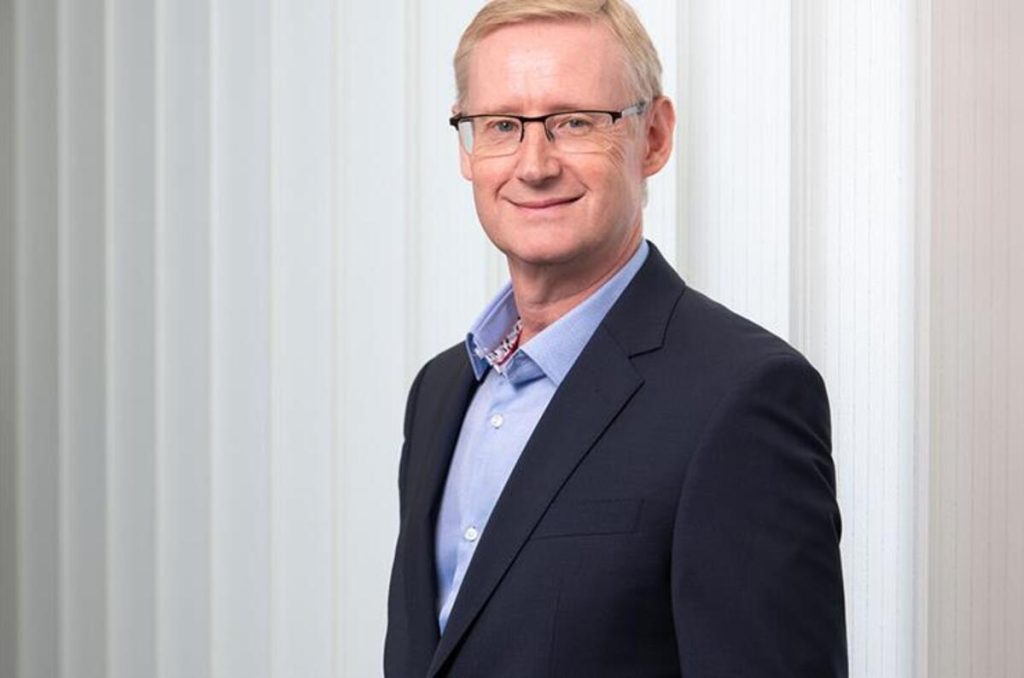 Ketua Pegawai Eksekutif JLR, Adrian Mardell, Meletak Jawatan di Tengah-Tengah Cabaran Industri