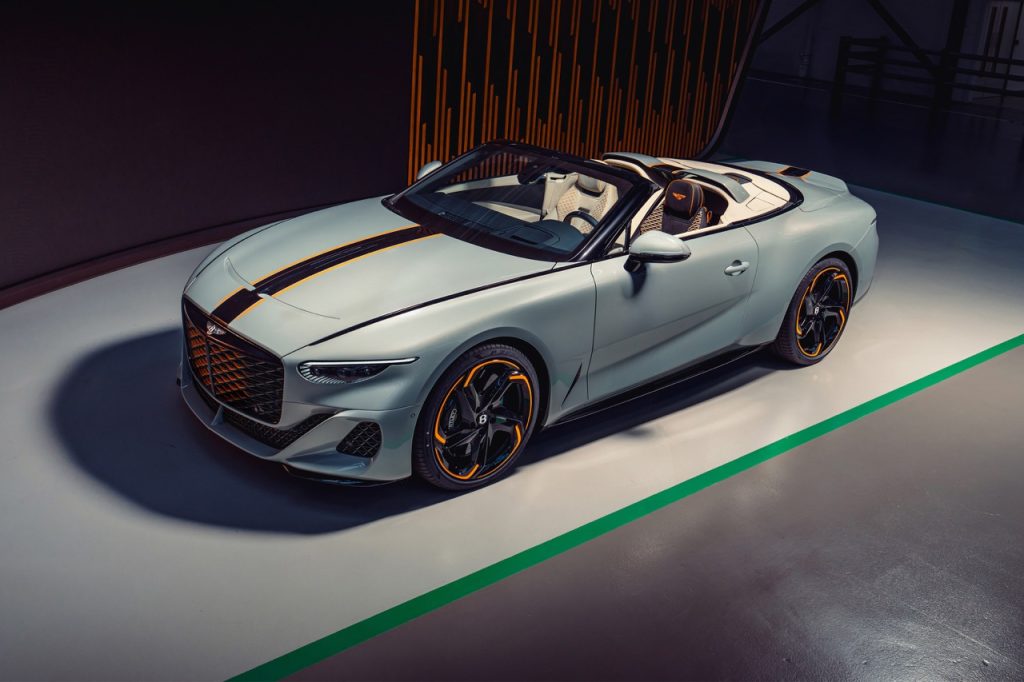 Bentley Mulliner Memperkenalkan Batur Convertible Tempahan Pertama