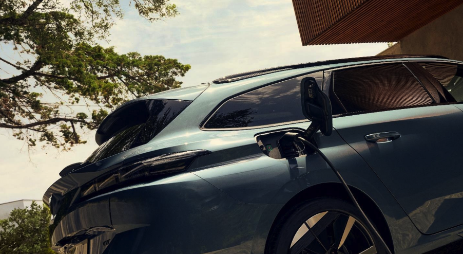 New Peugeot 308 and 308 SW Debut with Striking New Design, Advanced Powertrains and Up to 450 km Electric Range