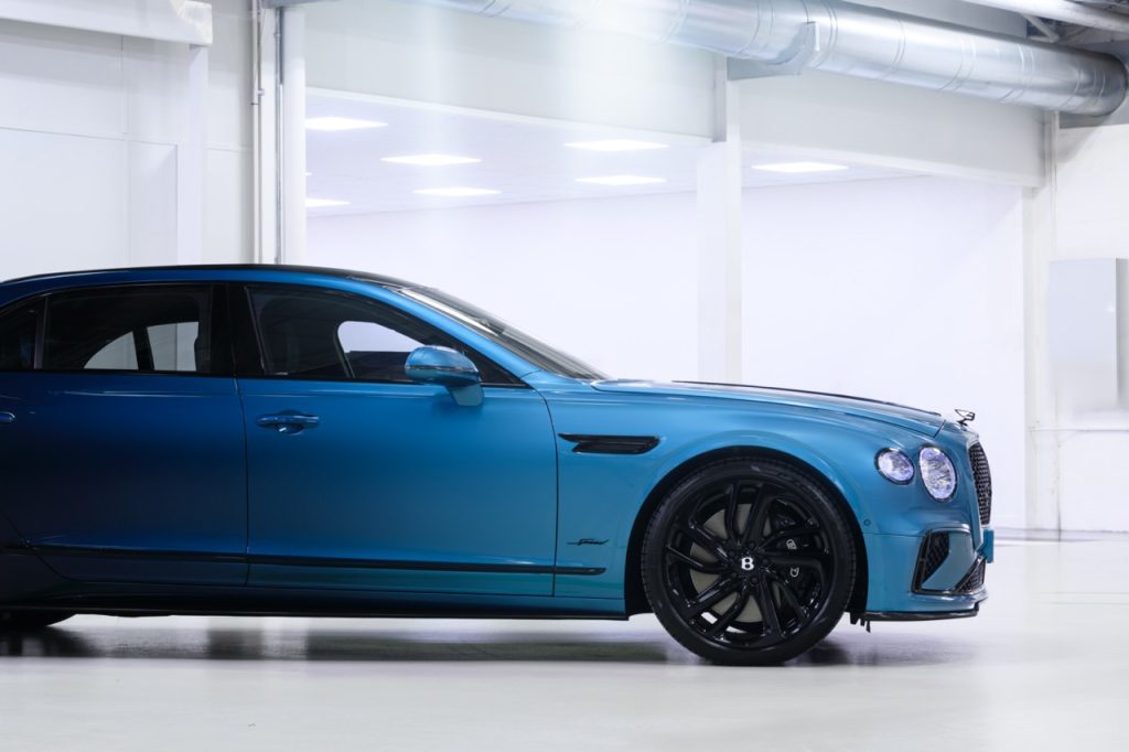 Bentley Flying Spur Tampil Eksklusif dengan Cat Ombré oleh Mulliner