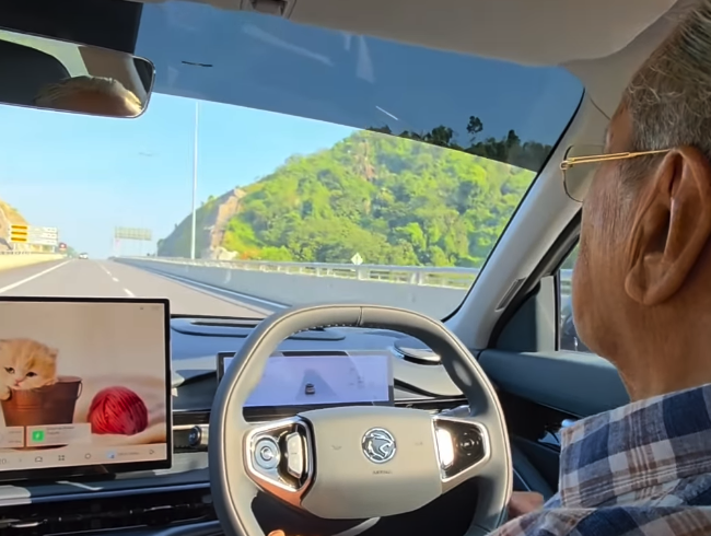 Tun Mahathir Shows He’s Driving Strong at 100, Cruising EKVE in Proton e.MAS 7