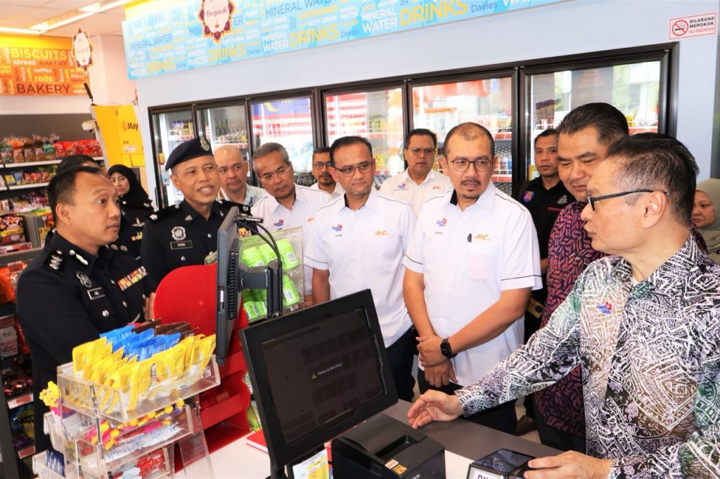BHPetrol Invigorates Bandar Tun Razak Station With New Image & Facilities