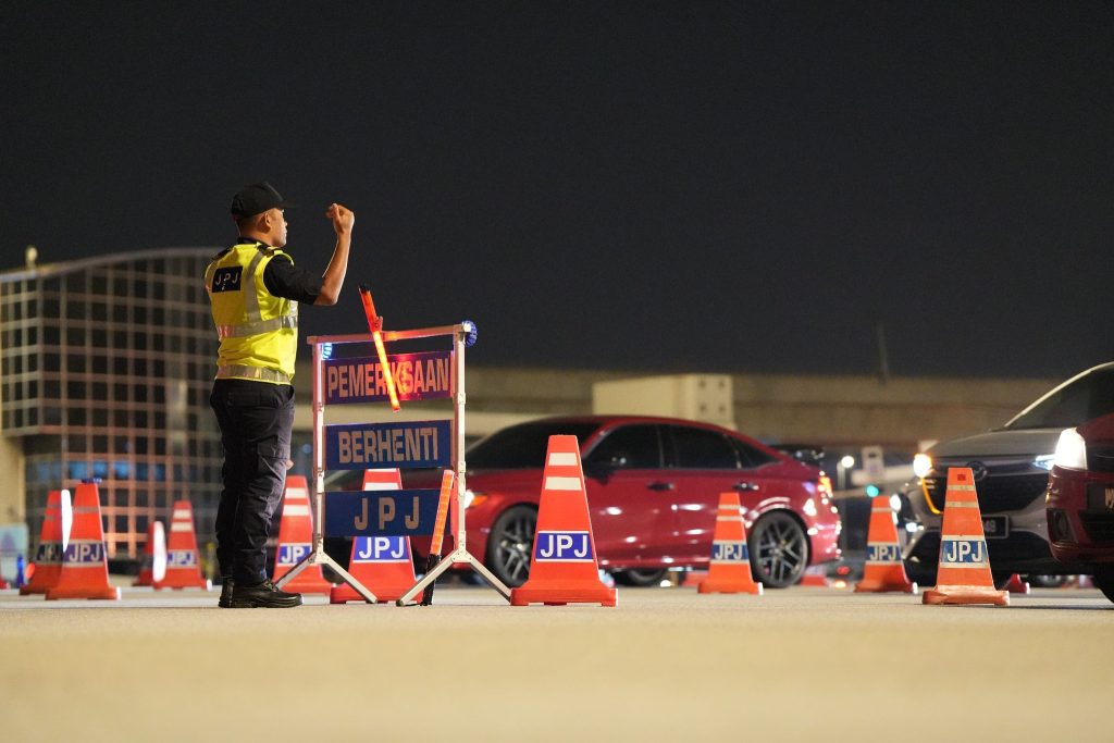 You Can Be Fined in Malaysia For Not Being Properly Dressed When Driving