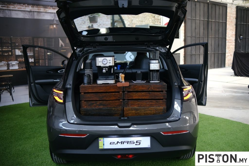 Proton e.MAS 5 Dilancarkan Secara Rasmi – Kenderaan Elektrik Mampu Milik Pertama di Malaysia