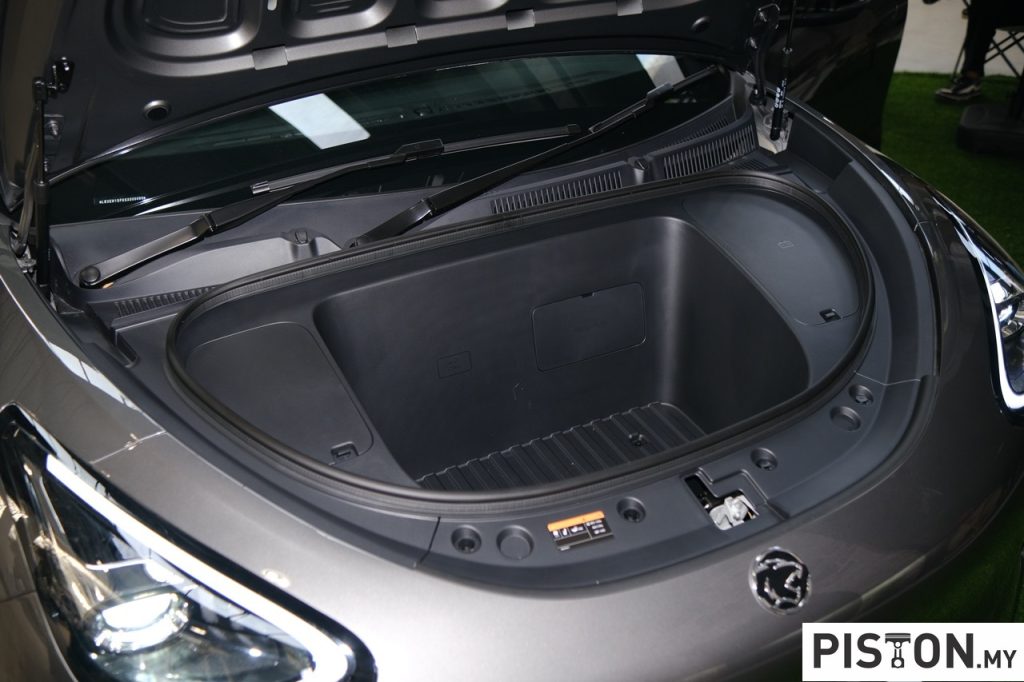 Proton e.MAS 5 Dilancarkan Secara Rasmi – Kenderaan Elektrik Mampu Milik Pertama di Malaysia