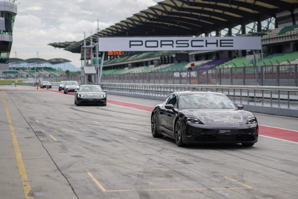 Pelumba Esports Beraksi dengan Porsche Sebenar di Litar Sepang