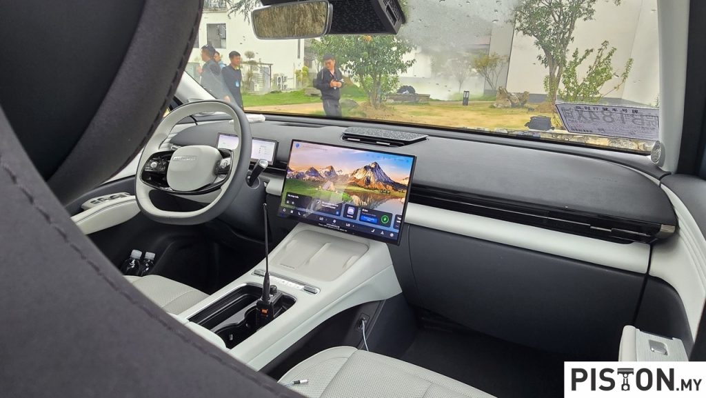 Omoda 7 Raises the Bar for Intelligent Parking