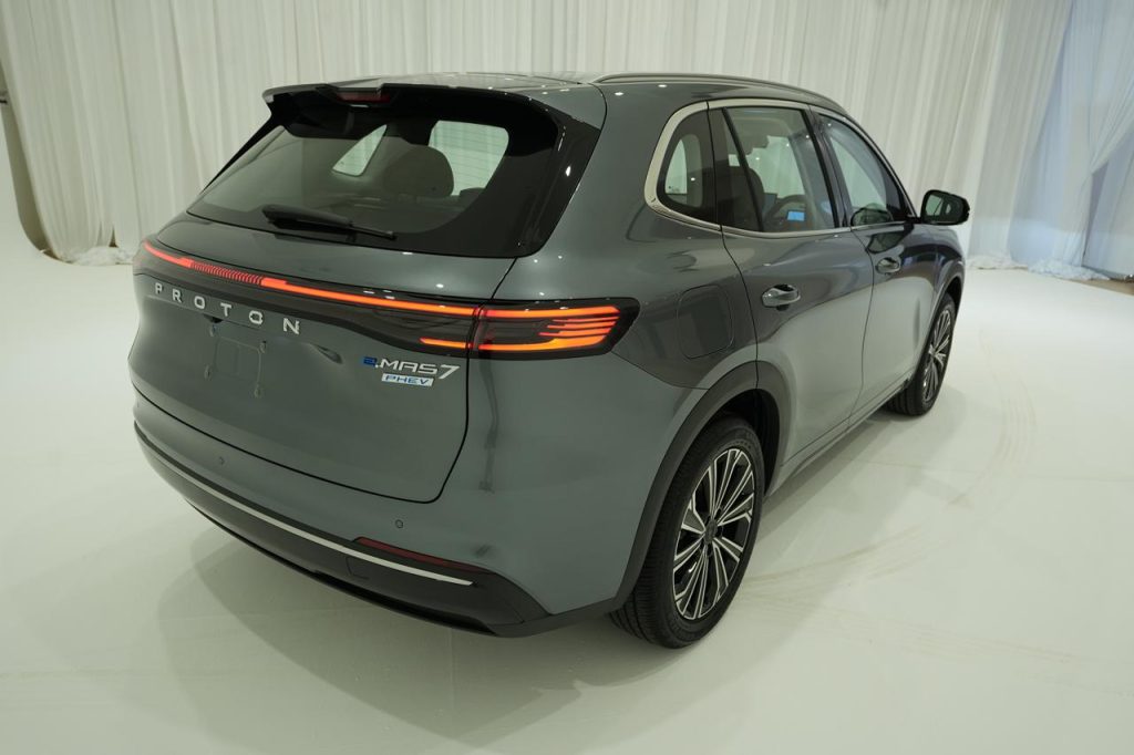 The 2026 Proton Emas 7 PHEV Starts From RM110k, RM500 Rebate For First 5,000 Bookings