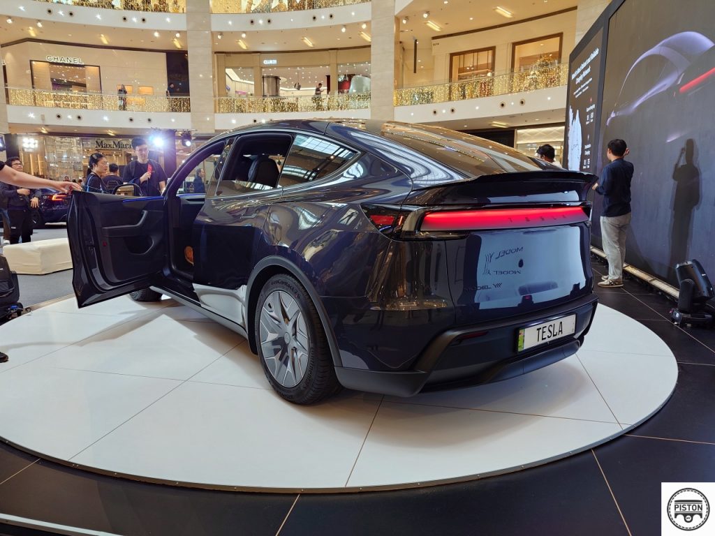 Tesla Model Y L 6-Seater Now In Malaysia – Est. RM 260k, Deliveries from Q2